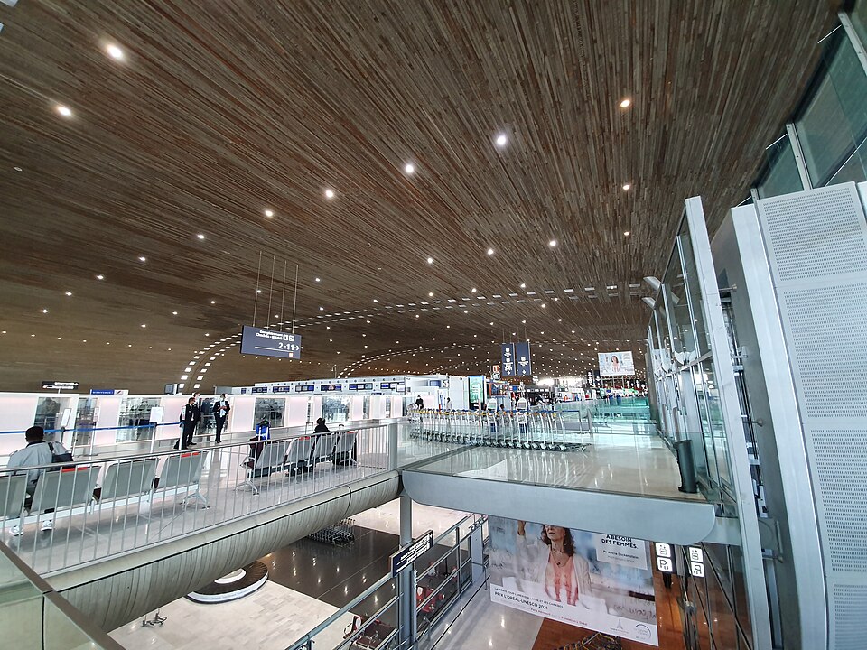 Architecture du terminal 2E de l’aéroport Paris–Charles-de-Gaulle